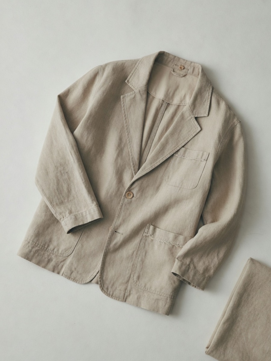 オンラインストアの服の商品写真